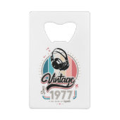 1977年のヘッドフォン以降のヴィンテージ クレジットカード栓抜き (裏面)