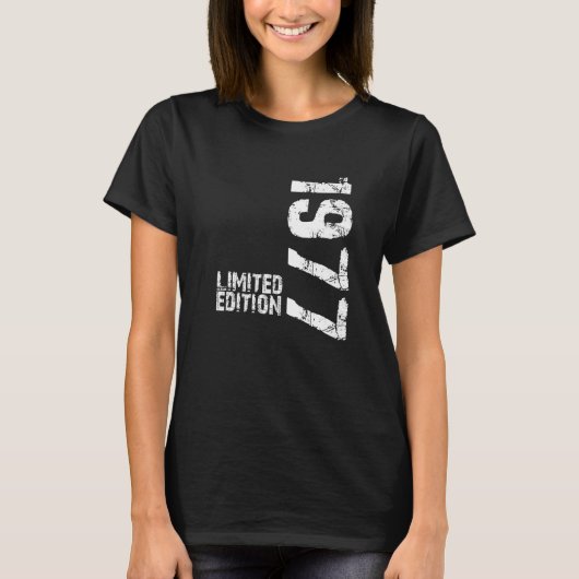 1977年限定版誕生日ヴィンテージレトロ初演 Tシャツ (正面)