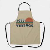 1977生まれ年のヴィンテージ誕生日ギフト エプロン (正面)