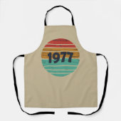 1977生まれ年のヴィンテージ誕生日ギフト エプロン (正面)