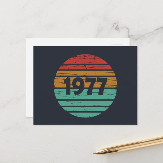 1977生まれ年のヴィンテージ誕生日ギフト シーズンポストカード (正面/裏面インサイチュ)