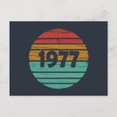 1977生まれ年のヴィンテージ誕生日ギフト シーズンポストカード (正面)