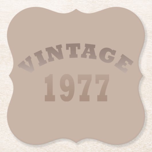 1977生まれ年のヴィンテージ誕生日ギフト ペーパーコースター (正面)