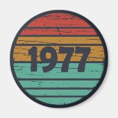 1977生まれ年のヴィンテージ誕生日ギフト マグネット (正面)