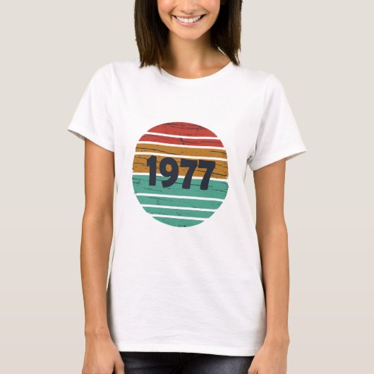 1977生まれ年のヴィンテージ誕生日ギフト Tシャツ (正面)