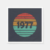 1977生まれ年のヴィンテージ誕生日 スタンダードカクテルナプキン (正面)