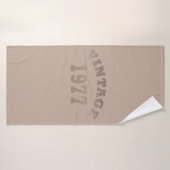 1977生まれ年のヴィンテージ誕生日 バスタオル (バスタオル)