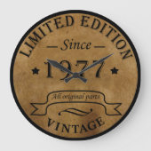 1977生まれ年のヴィンテージ誕生日 ラージ壁時計 (正面)