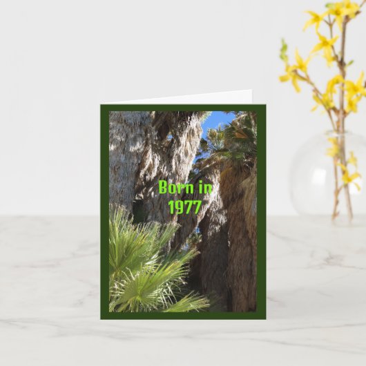 1977生まれ年の誕生日おもしろい事実 カード (黄色い花)