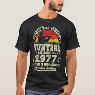 1977素晴らし年の鹿の狩り46位にハンター達がいる Tシャツ