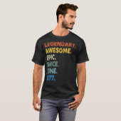 1977素晴らし年6月以来の伝説的な叙事詩誕生日Vi Tシャツ (正面フル)