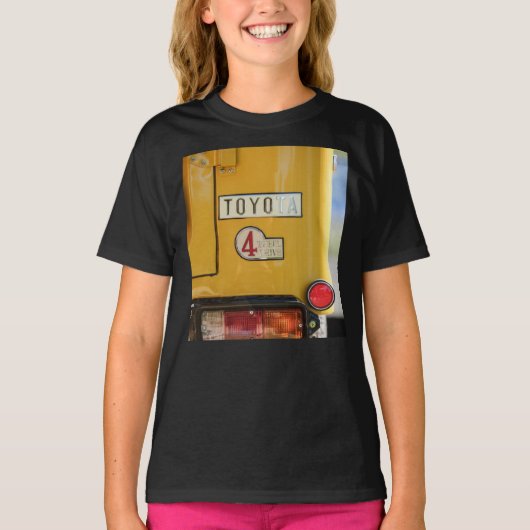 1978トヨタランドクルーザーFJ40テールライトエンブレム–11 Tシャツ (正面)