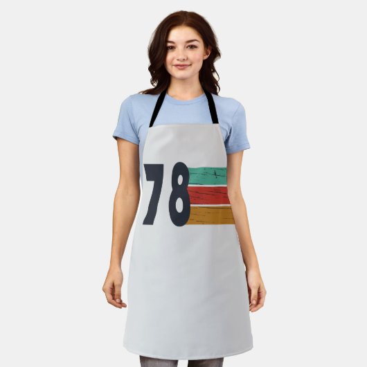 1978生まれ年のヴィンテージ誕生日ギフト エプロン (着用した状態)