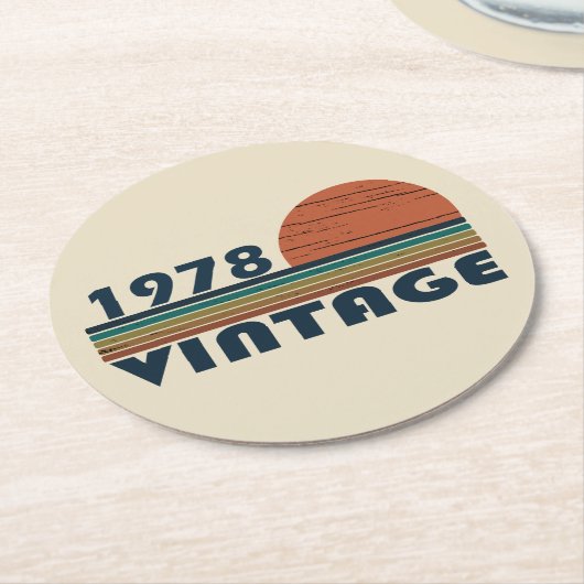 1978生まれ年のヴィンテージ誕生日ギフト ラウンドペーパーコースター (アングル)