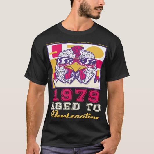 1979年に孵化し、期間に達した Tシャツ (正面)
