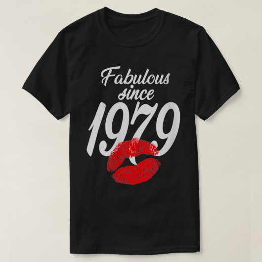 1979年以来の女性の素晴らしいVNeck Tシャツ (デザイン正面)