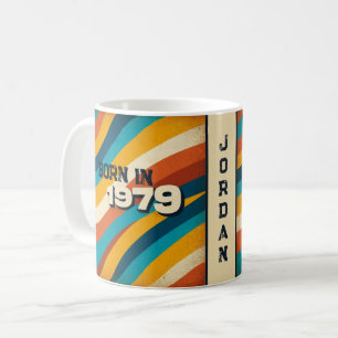 1979年生まれの名入れマグカップ - 70年代グルービーストライプ コーヒーマグカップ