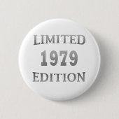 1979年生まれの誕生日限定版 缶バッジ (正面)