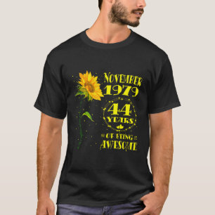 1979年11生まれ月44日 Tシャツ