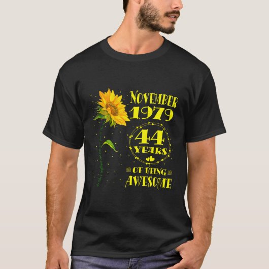 1979年11生まれ月44日 Tシャツ (正面)