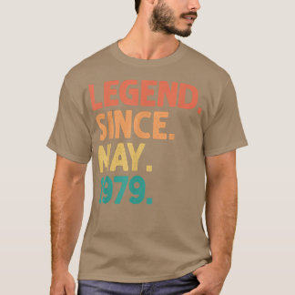 1979年5月以来43番目の誕生日伝説43歳V Tシャツ