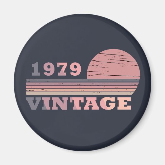 1979生まれ年のヴィンテージ誕生日ピンクと紫 マグネット (正面)