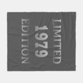 1979生まれ年生誕限定版ギフト フリースブランケット (正面(横))