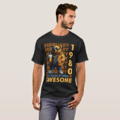 1980年2月生まれの45歳すごいクマ Tシャツ (正面フル)