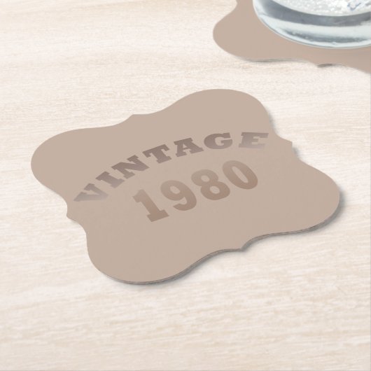 1980生まれ年のヴィンテージ誕生日ギフト ペーパーコースター (アングル)