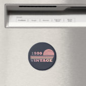 1980生まれ年のヴィンテージ誕生日ギフト マグネット (インサイチュ (食洗機))