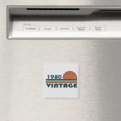 1980生まれ年のヴィンテージ誕生日ギフト マグネット (インサイチュ (食洗機))