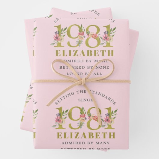 1981年の40歳の誕生日ピンクの金ゴールドパーソナライズされたフローラ ラッピングペーパーシート (インサイチュ)