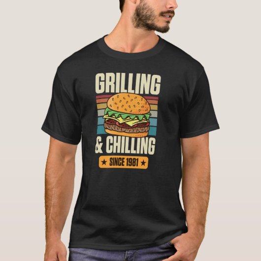 1981年以来のバーベキューとクールなハンバーガーのテーマB Tシャツ (正面)