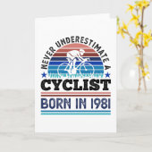 1981生まれ年のサイクリスト40歳の誕生日ギフトサイクリング カード (黄色い花)