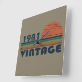 1981生まれ年のヴィンテージ誕生日ギフト スクエア壁時計 (傾斜)