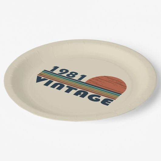 1981生まれ年のヴィンテージ誕生日ギフト ペーパープレート (アングル)