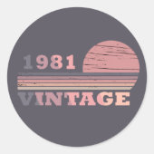 1981生まれ年のヴィンテージ誕生日ギフト ラウンドシール (正面)