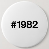 1982ハッシュタグ43誕生日記念日 缶バッジ (正面)