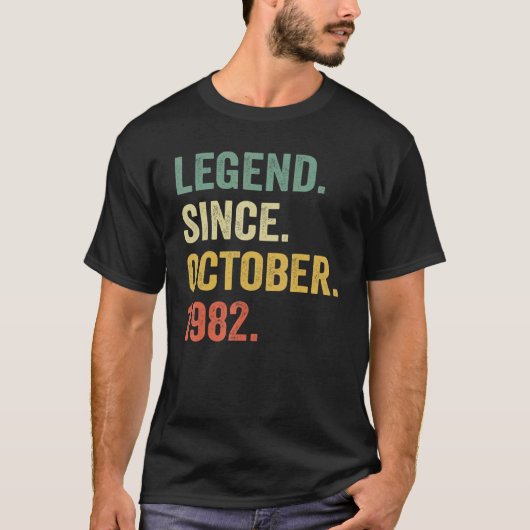 1982年10月以来40年の伝説40日M Tシャツ (正面)