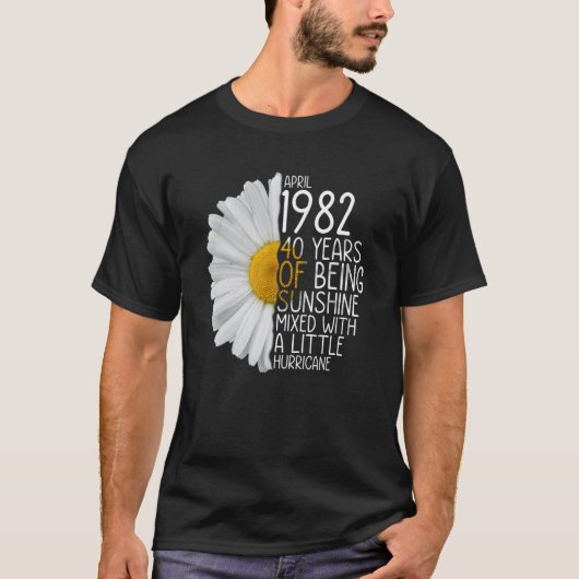 1982年4生まれ月のBday Mom妻40年の存在 Tシャツ (正面)