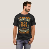 1982年5月のメンス40歳生まれの誕生日40 Tシャツ (正面フル)