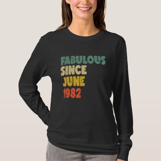 1982年6月以来の素晴らしい男の子の男の子の女の子 Tシャツ (正面)