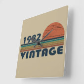 1982生まれ年のヴィンテージ誕生日ギフト スクエア壁時計 (傾斜)