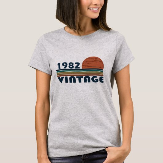 1982生まれ年のヴィンテージ誕生日ギフト Tシャツ (正面)