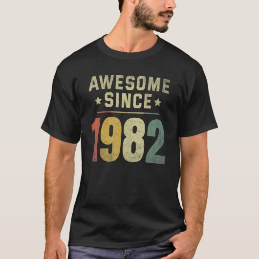 1982素晴らし年から40歳の誕生日レトロ男性の女性 Tシャツ (正面)