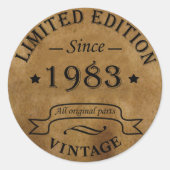 1983生まれ年のヴィンテージ誕生日ギフト ラウンドシール (正面)
