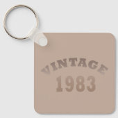 1983生まれ年のヴィンテージ キーホルダー (正面)