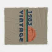 1983生まれ年のヴィンテージ フリースブランケット (正面(横))