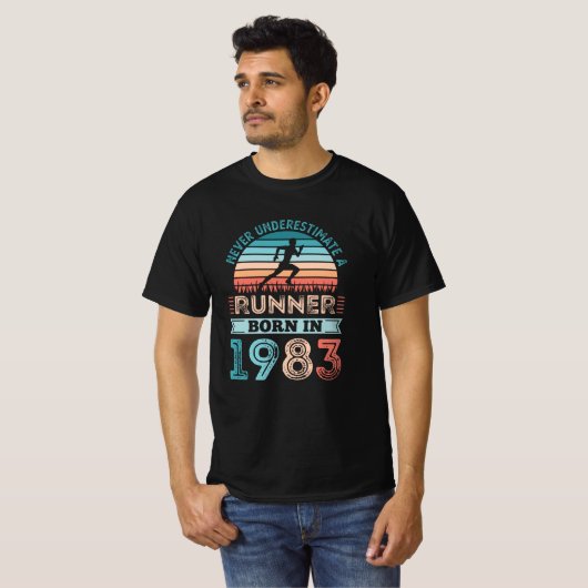 1983生まれ年40歳の誕生日ギフトの贈り物ランニングのパパ Tシャツ (正面フル)