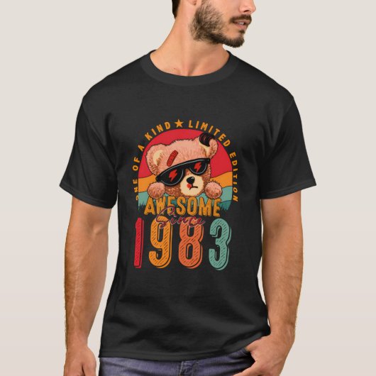 1983素晴らし年から40歳の誕生日の贈り物が私に生ま生まれれている Tシャツ (正面)